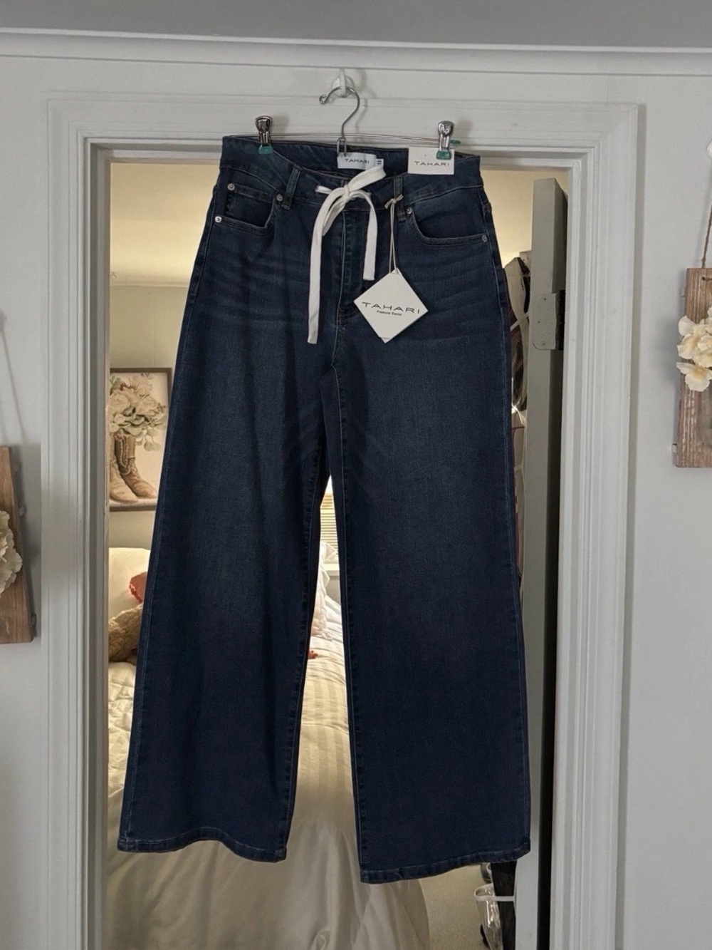 Baggy Wide-Leg Flare Jeans Trendy with Drawstring Tahari size 6